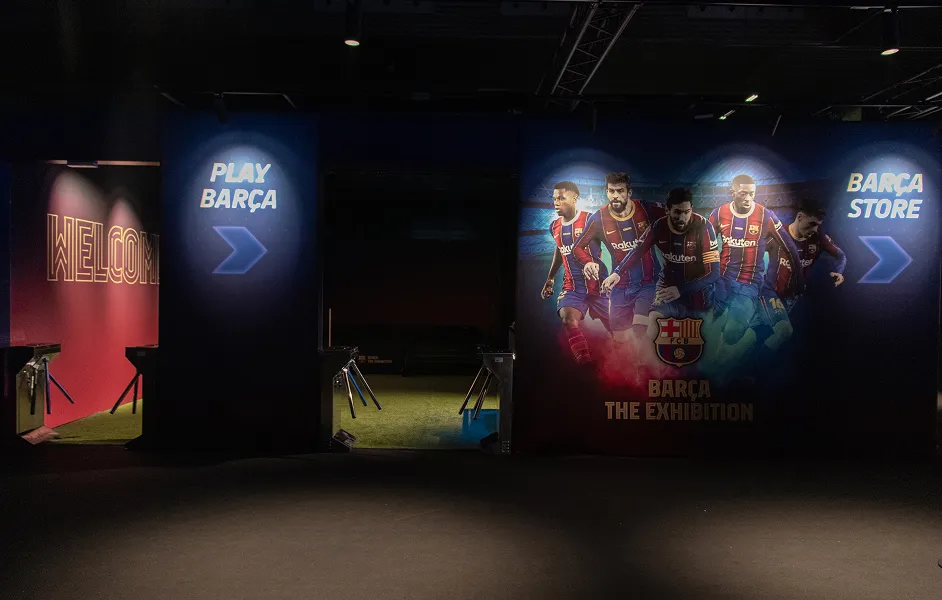Barça exhibition graphics across an immersive room